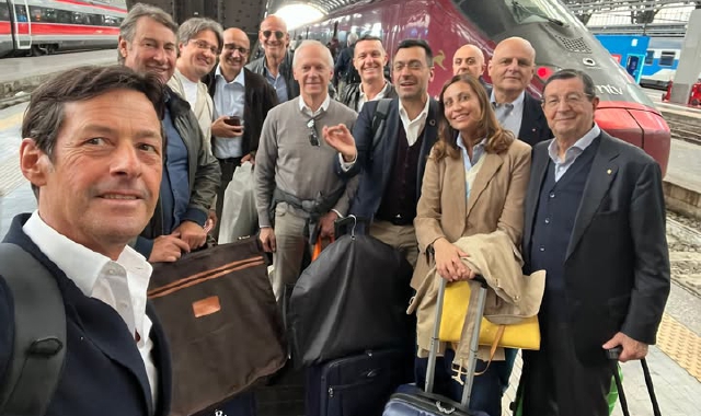 La delegazione legnanese alla stazione Centrale di Milano