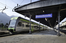 Tenta di evitare un controllo in treno: arrestato latitante per stalking