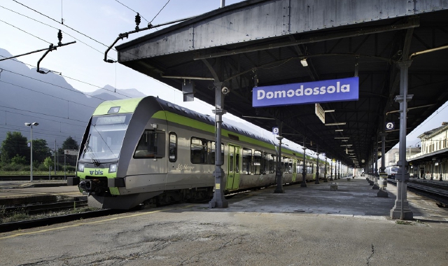 Tenta di evitare un controllo in treno: arrestato latitante per stalking