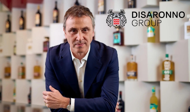 Il ceo di Disaronno Group, Marco Ferrari. In alto a destra, il nuovo logo