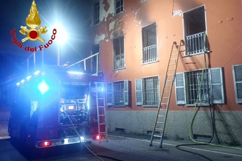 Notte di fuoco a Germignaga: in fiamme la ex Stehli