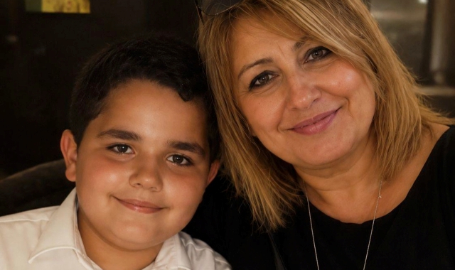 Domenico Gabriele, il bambino ucciso per errore dalla ‘ndrangheta mentre giocava a pallone, con la mamma Francesca Anastasio