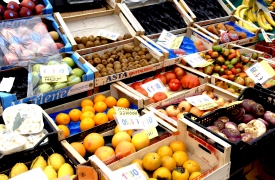 Fruttivendolo abusivo: multato e allontanato