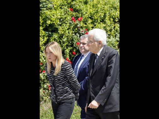 Mattarella e Meloni lasciano l'ospedale Baggiovara di Modena
