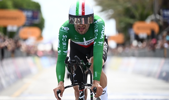 Ganna all’arrivo della cronometro a Massa (foto Luca Zennaro/ANSA)