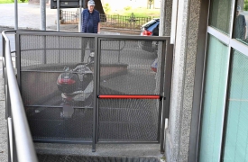 Un cancello contro il degrado di piazza Repubblica
