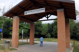 Autoerotismo al parco davanti a nonna e nipotina