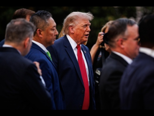 Trump, 'con Iran trattiamo, risolveremo in un modo o in un altro'