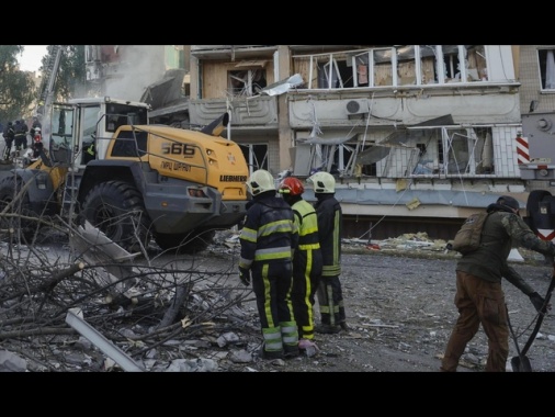 Mosca, almeno 4 morti in raid ucraino su dormitorio studentesco