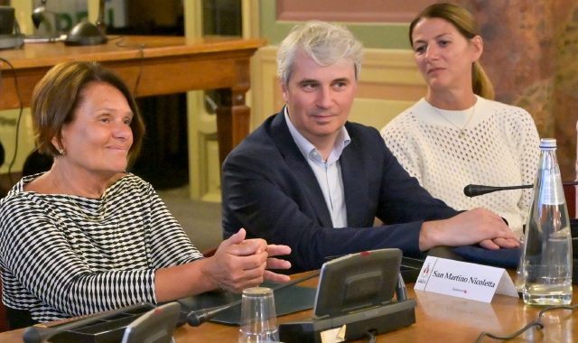 Nicoletta Zucchi con il sindaco di Varese, Davide Galimberti, e la vicesindaco Ivana Perusin (foto Stefano Benvegnù)
