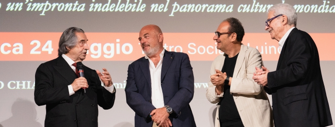 Luino, Muti incanta anche con le parole