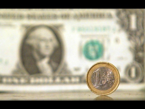 Euro in rialzo, a 1,1643 dollari