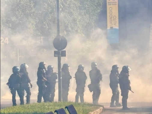Otto ultras juventini arrestati dopo gli scontri a Torino
