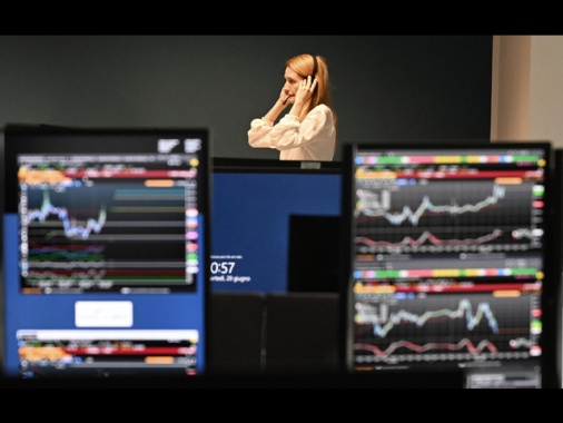 Borsa: Milano a nuovi massimi con Avio e Nexi, scivola Eni