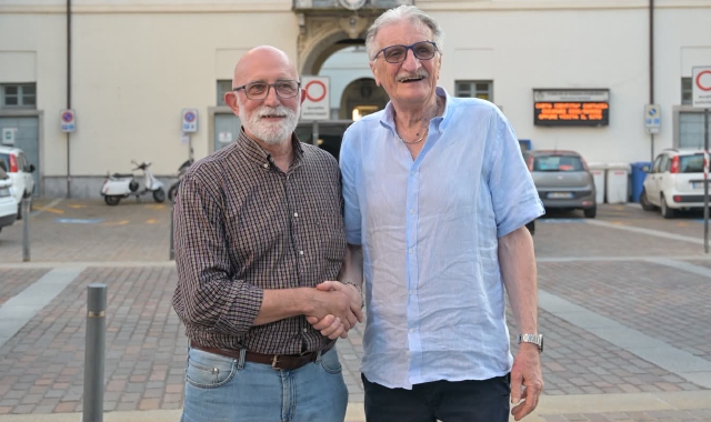 Stefano Aliprandini e Silvio Pezzotta si stringono la mano: andranno al secondo turno (foto Stefano Benvegnù)