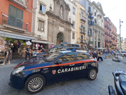12enne accoltellato a Napoli, padre tenta di togliersi la vita