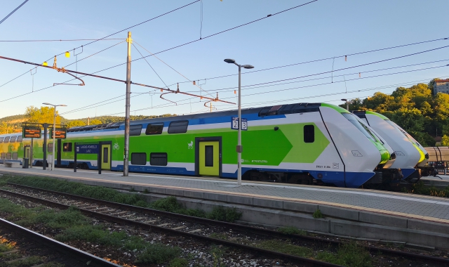 La stazione di Laveno Mombello: saranno rinnovati i binari e sostituiti i deviatoi