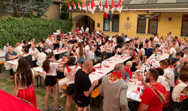 Contrade in festa in vista della gara di domenica (foto Domenico Ghiotto)