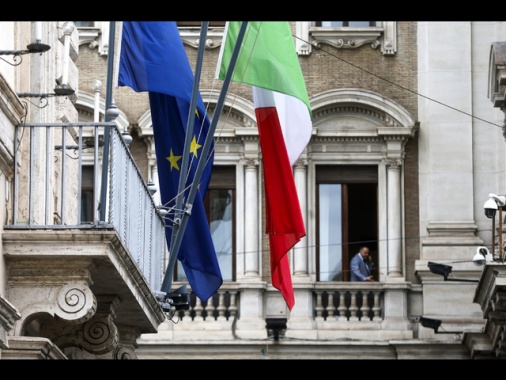 Ue apre a flessibilità anche per l'energia nella clausola per la difesa