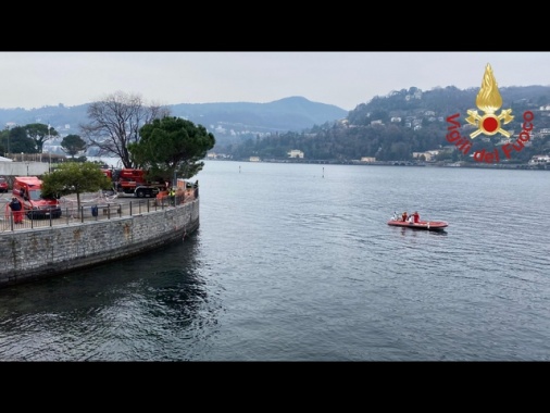 Auto cade nel lago di Como, grave una donna, un uomo disperso
