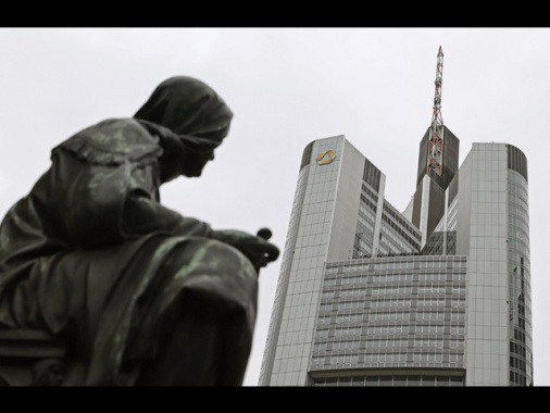 Cresce ancora in Borsa premio ops Unicredit-Commerz, è oltre il 3%