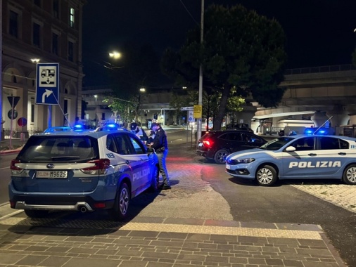 Omicidio a Napoli, uomo trovato morto in strada