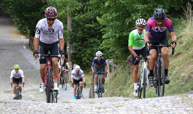 Van Vlandeeren, pedalare sui “muri” tra ciottoli e sudore