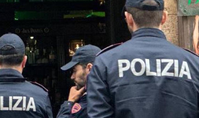 La squadra volante ha arrestato un 36enne per maltrattamenti in famiglia, incendio ed estorsione 