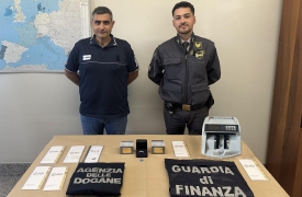 Finti turisti in dogana con lingotti e diamanti