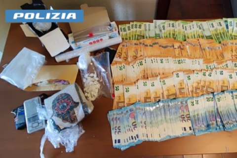 Fermato per controlli, in casa ha mezzo chilo di cocaina