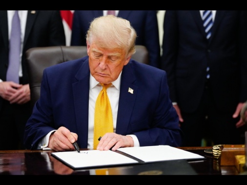 Trump, 'Iran ha accettato ispezioni Aiea all'infinito, per questo Hormuz è aperto'